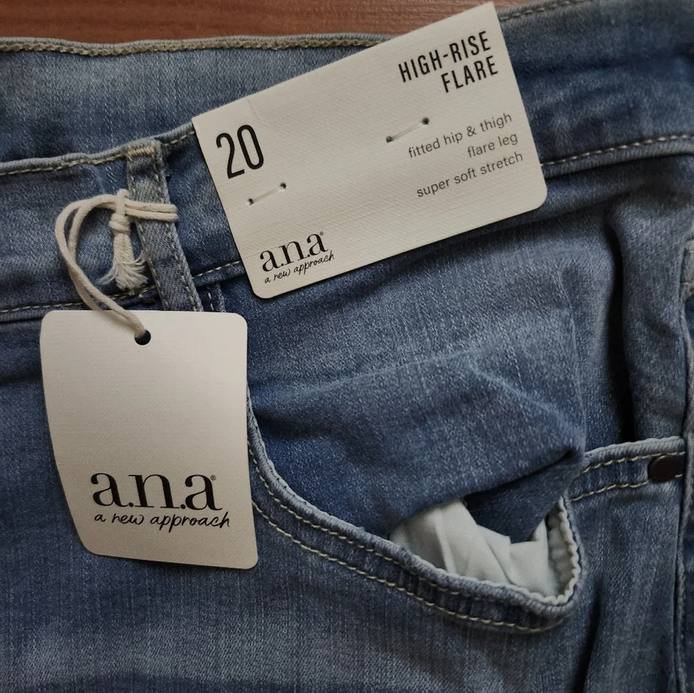 a.n.a High-Rise Flare Jeans Size 20W Light Wash Stretch Contemporary Fit NWT
